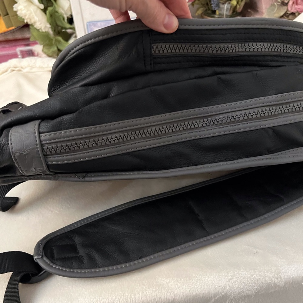 Vespa Black Backpack with multiple pockets, heavy duty zippers. Faux leather - Picture 11 of 14